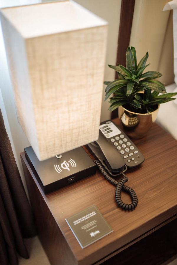 Rovira Suites Dumaguete City Exteriör bild