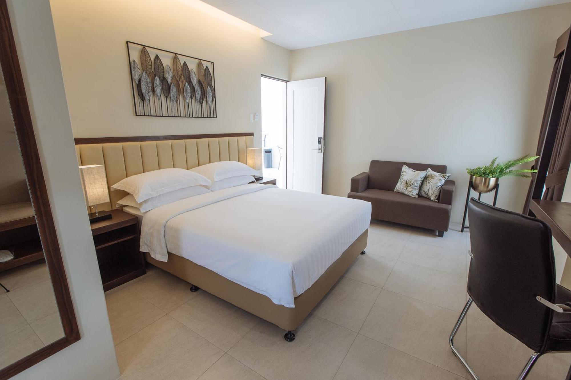 Rovira Suites Dumaguete City Exteriör bild