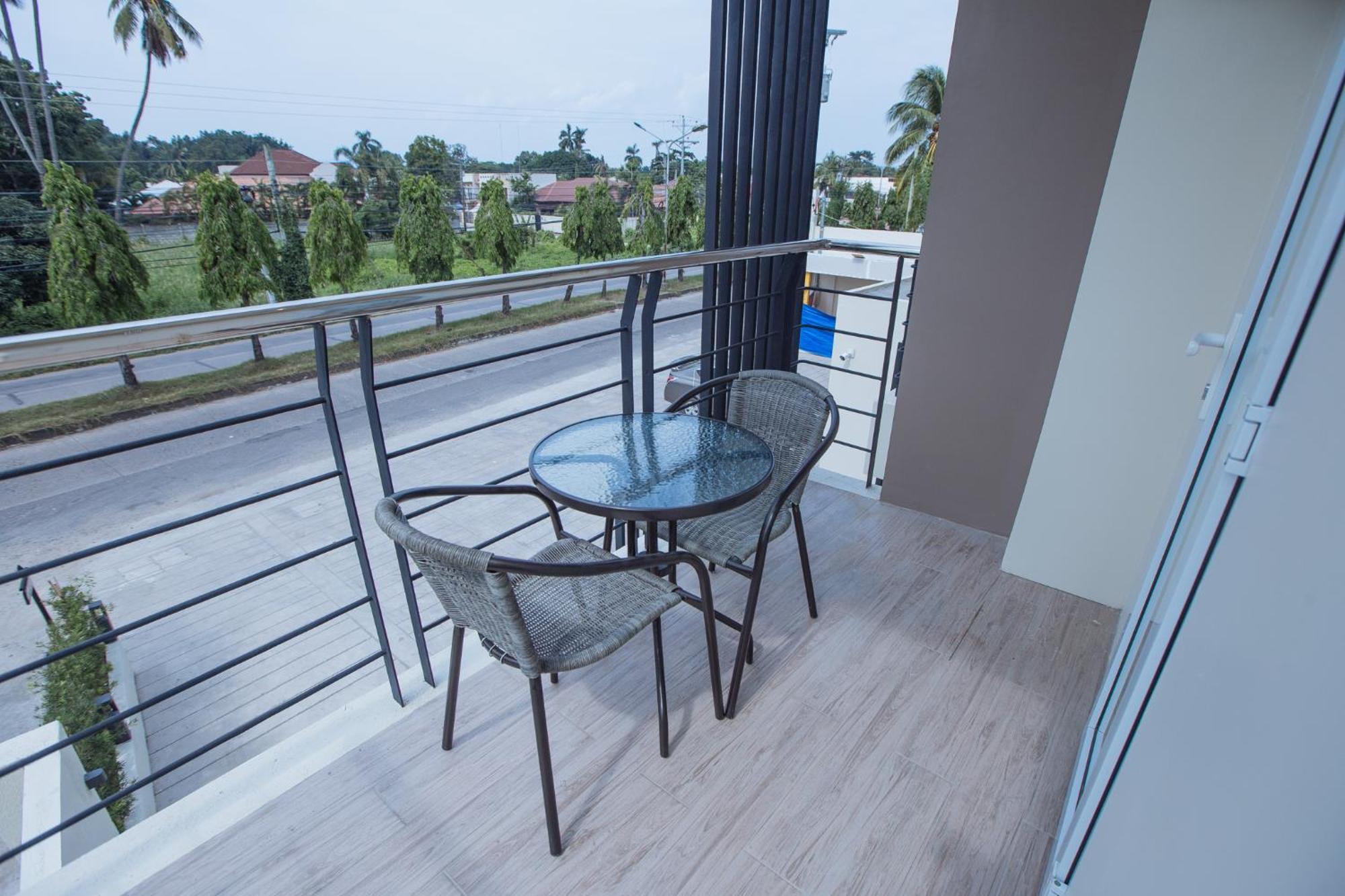 Rovira Suites Dumaguete City Exteriör bild